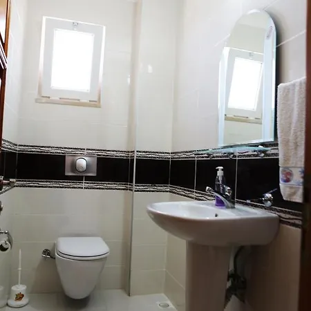 Guezey 3+1 Doga Ve Deniz Manzarali Appartement