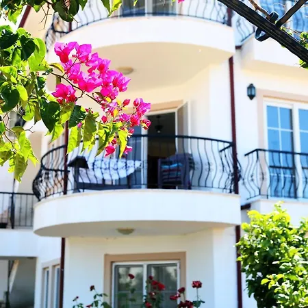 Guezey 3+1 Doga Ve Deniz Manzarali Appartement